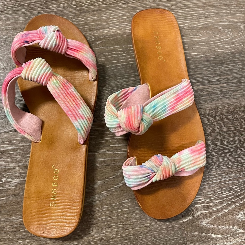 Tie dye bamboo sandals 7.5